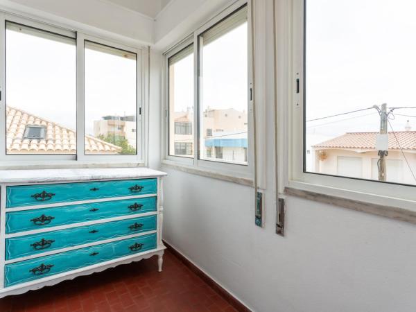 BLife Faro Beach Hostel : photo 10 de la chambre chambre triple avec salle de bains commune