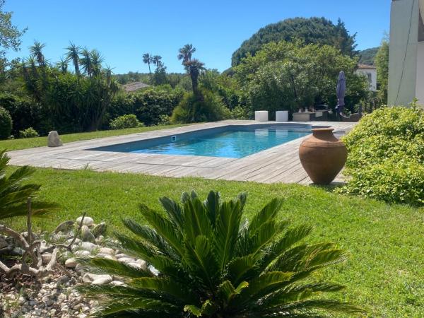 Villa 55 : photo 4 de la chambre chambre double - vue sur jardin