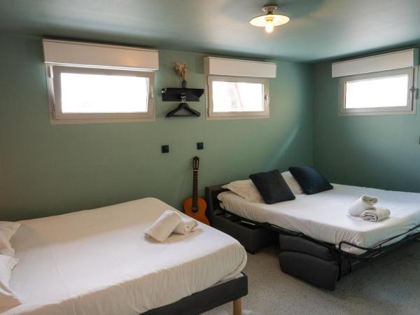 Eklo Bordeaux Centre Bastide : photo 2 de la chambre chambre familiale sans climatisation