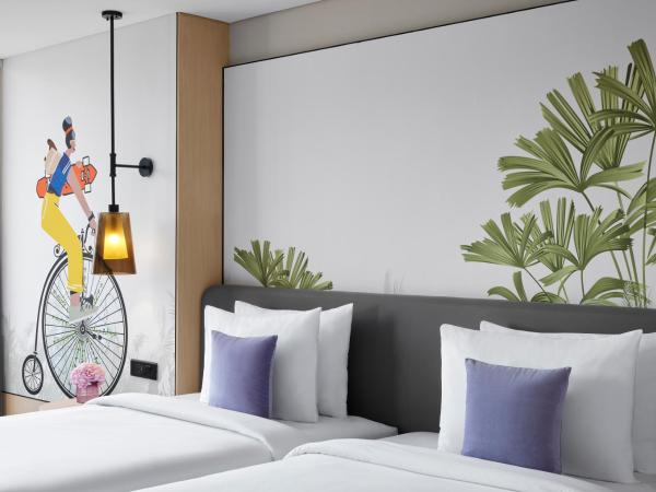 Hyatt Centric Hebbal Bengaluru : photo 4 de la chambre chambre lits jumeaux - vue sur forêt