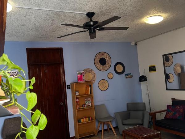 HOSTAL CHOCOLATE CALENDA : photo 6 de la chambre chambre double avec salle de bains privative