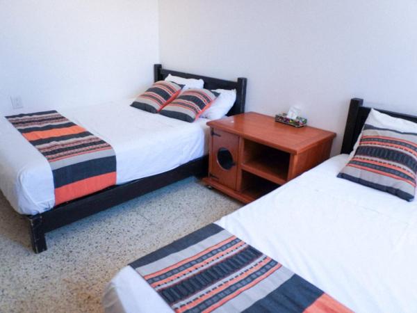 HOSTAL CHOCOLATE CALENDA : photo 8 de la chambre chambre quadruple classique