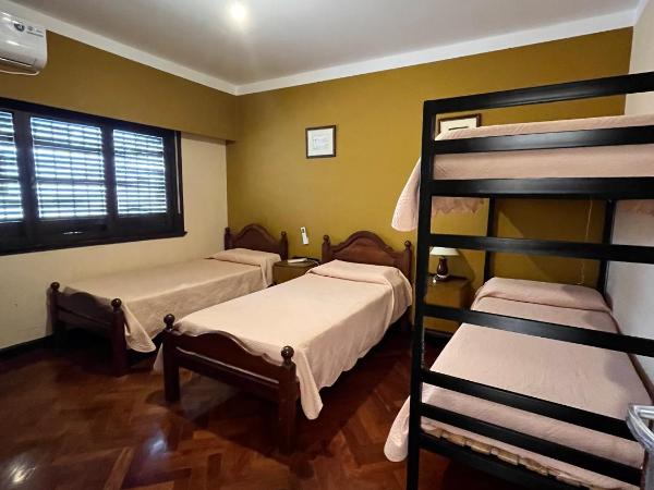 COYA HOSTEL : photo 4 de la chambre chambre quadruple avec salle de bains commune