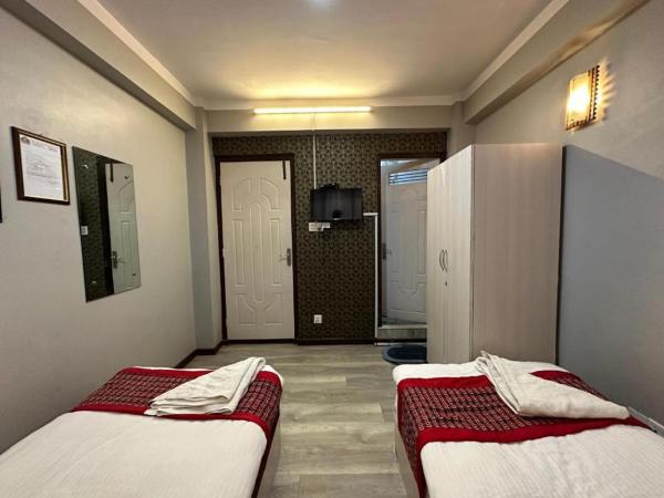 8848 Hostel : photo 4 de la chambre chambre lits jumeaux