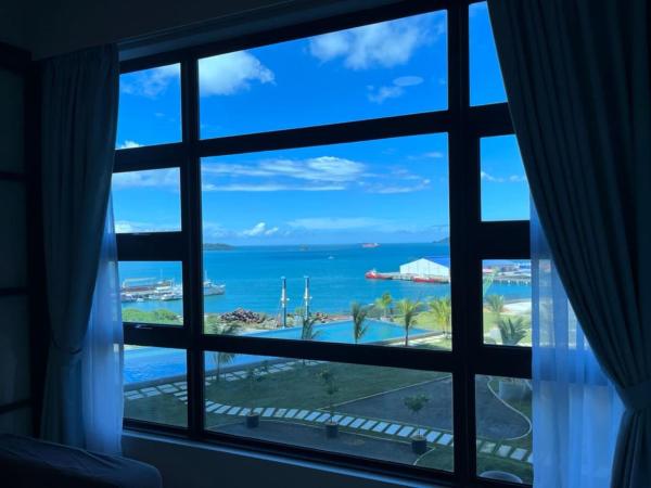 Jesselton Quay Kota kinabalu Seaview : photo 3 de la chambre two-bedroom deluxe apartment with ocean view