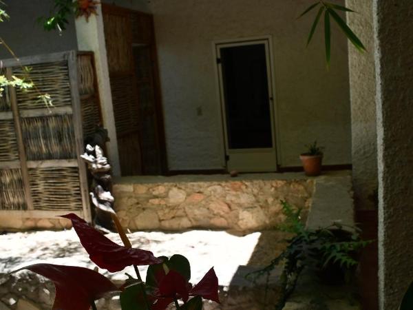 la playita hostal : photo 4 de la chambre chambre familiale avec salle de bains privative