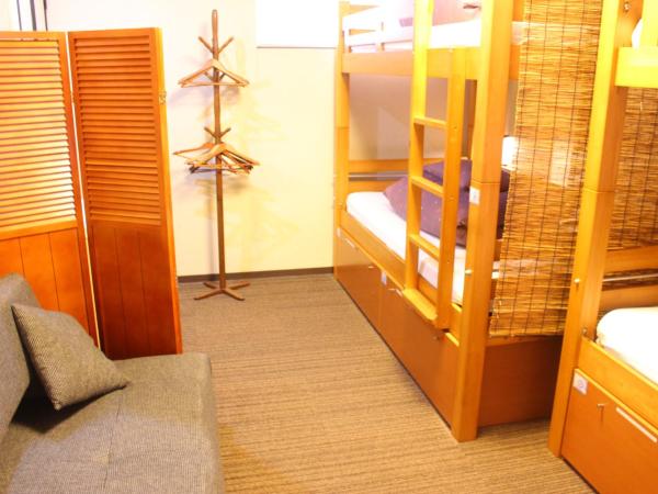 K's House Tokyo Oasis - Quality Hostel in Asakusa : photo 2 de la chambre chambre familiale avec balcon