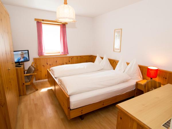 Hotel Dischma : photo 2 de la chambre chambre double Économique - annexe