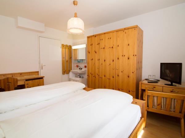 Hotel Dischma : photo 3 de la chambre chambre double Économique - annexe