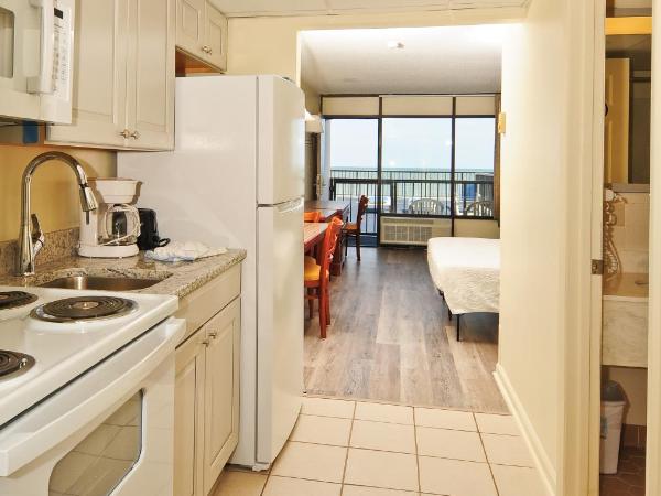 Holiday Sands South : photo 3 de la chambre suite 2 chambres sur terrasse bien exposée avec 2 lits queen-size + canapé-lit + coin cuisine - côté océan - t14