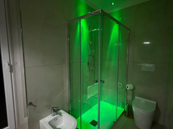 Villa Delle Rose : photo 4 de la chambre chambre double avec salle de bains privative