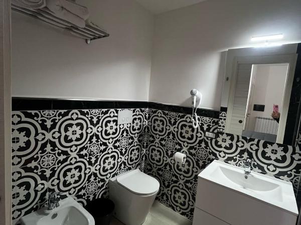 Villa Delle Rose : photo 2 de la chambre chambre double avec salle de bains privative