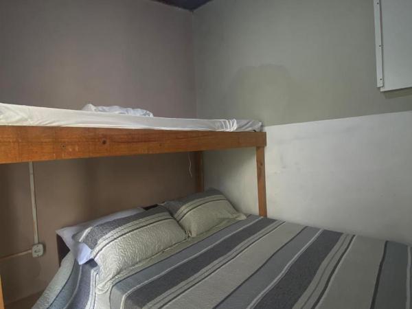 Hostel Sol da Barra : photo 5 de la chambre chambre triple avec salle de bains commune