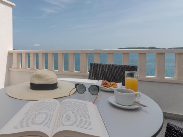 Villa Ana Trogir II : photo 2 de la chambre apartment with view and balcony