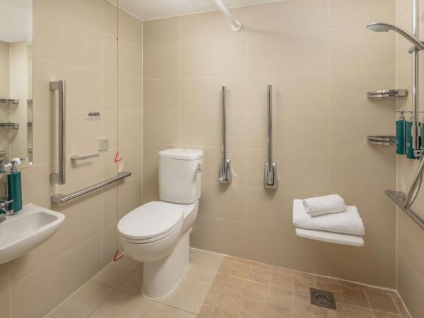 DoubleTree by Hilton London - Hyde Park : photo 6 de la chambre chambre lit queen-size - pour personnes à mobilité réduite