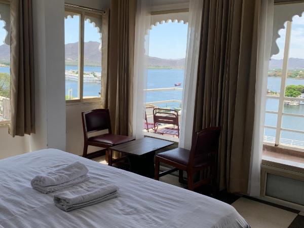 Peacock Guest House - Lake View Hotel In Udaipur : photo 2 de la chambre chambre double – vue sur lac