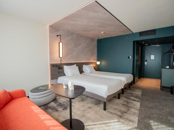 Novotel Rotterdam Brainpark : photo 7 de la chambre chambre lits jumeaux supérieure avec canapé-lit