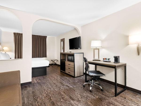 SureStay Hotel by Best Western Albuquerque Midtown : photo 3 de la chambre chambre lit king-size avec canapé-lit