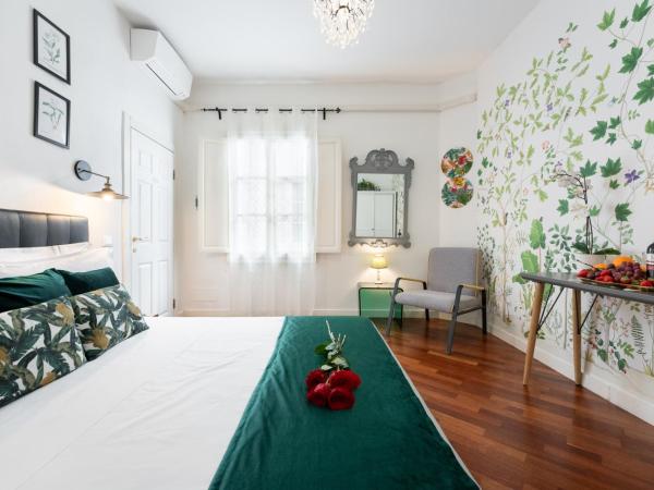 Entire flat with 6 Rooms & 6 Bathrooms, 210 SQMs at Most Historical Center with LIFT !!! : photo 1 de la chambre chambre double Économique