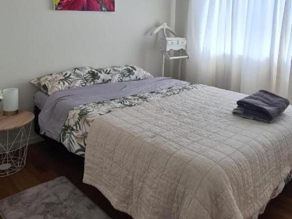 Rare GEM in Westgate : photo 1 de la chambre chambre double avec salle de bains commune