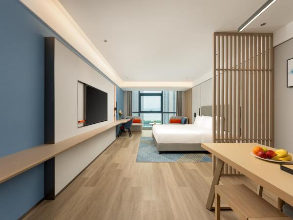 Holiday Inn Express Nanjing Riverside, an IHG Hotel : photo 3 de la chambre large standard room with river view