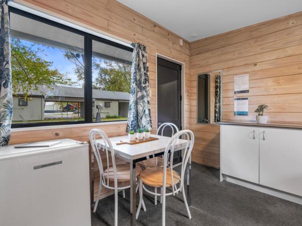 Tasman Holiday Parks - Christchurch : photo 5 de la chambre studio standard avec salle de bains commune (2 adultes)