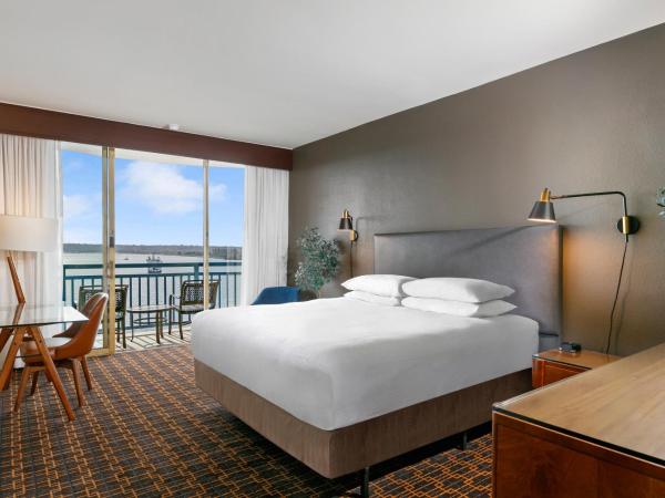 Wyndham San Diego Bayside : photo 2 de la chambre king suite with point loma view - non-smoking