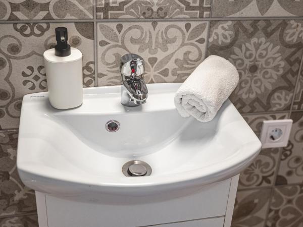 BLAHA ROOMS : photo 8 de la chambre chambre quadruple avec douche