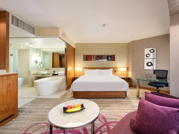 Centara Grand at Central Plaza Ladprao Bangkok : photo 3 de la chambre suite de luxe lit king-size