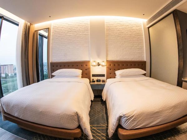 Four Points by Sheraton Shanghai Hongqiao : photo 1 de la chambre comfort guest room with two double beds