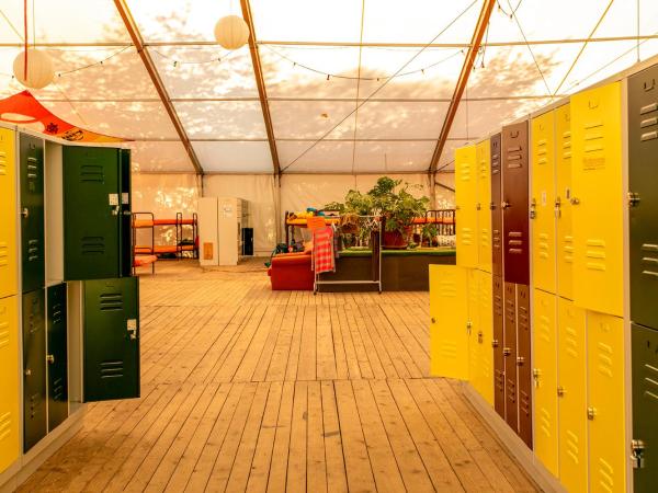 THE TENT - Youth Only - Buchung leider nur bis 30 Jahre möglich! : photo 3 de la chambre lit superposé dans tente dortoir mixte