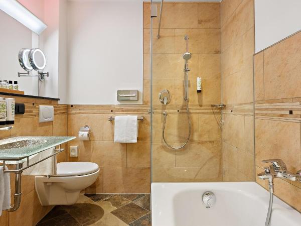 Hotel Deutsche Eiche : photo 6 de la chambre chambre double avec lit d'appoint