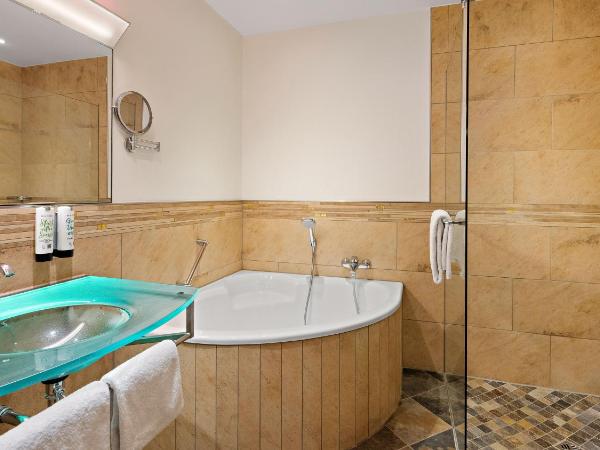 Hotel Deutsche Eiche : photo 7 de la chambre chambre double avec lit d'appoint