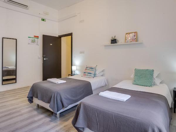 Hostellicious : photo 1 de la chambre chambre simple avec salle de bains commune