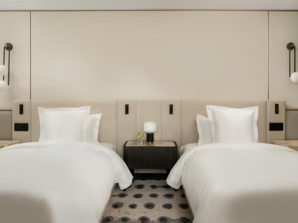 Four Seasons Hotel Toronto at Yorkville : photo 4 de la chambre chambre supérieure avec 2 lits doubles