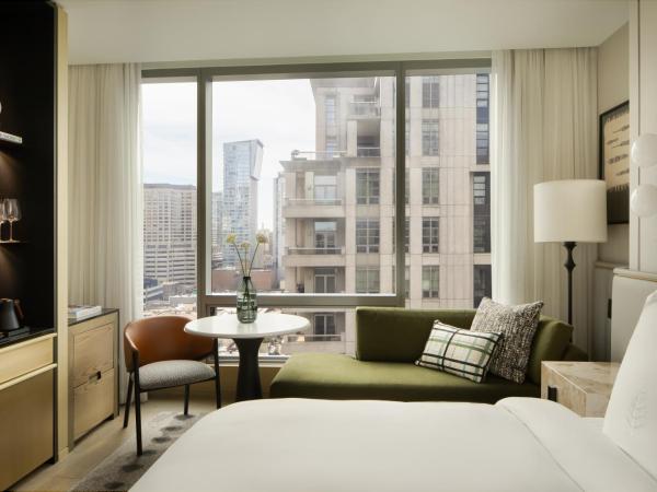 Four Seasons Hotel Toronto at Yorkville : photo 2 de la chambre chambre supérieure avec 2 lits doubles