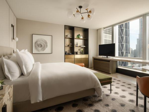 Four Seasons Hotel Toronto at Yorkville : photo 1 de la chambre chambre premier avec lit king-size - accessible aux personnes à mobilité réduite