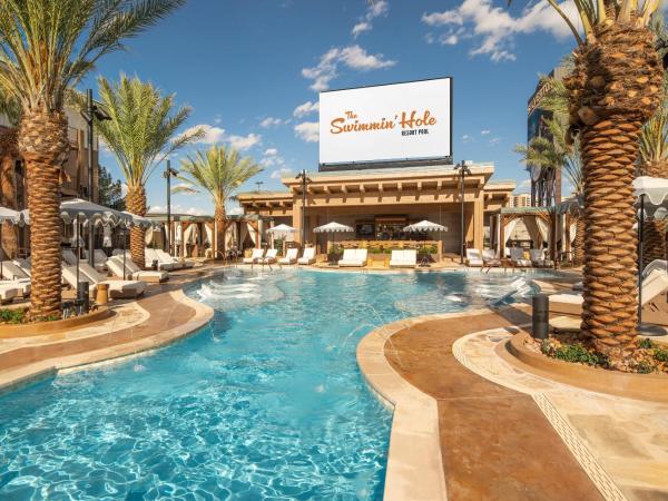 Silverton Casino Lodge - Newly Renovated : photo 4 de la chambre lodge king pool view