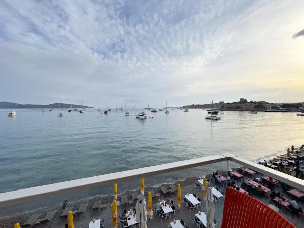 Nese Pension : photo 7 de la chambre chambre double avec balcon - vue sur mer