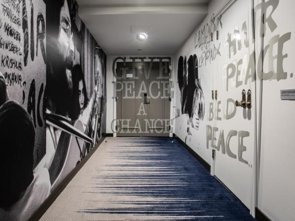 Fairmont The Queen Elizabeth : photo 5 de la chambre suite john lennon/yoko ono