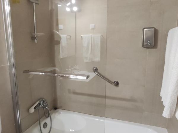 Aeromar Beach Hotel : photo 8 de la chambre chambre triple avec balcon - vue sur mer ou rivière