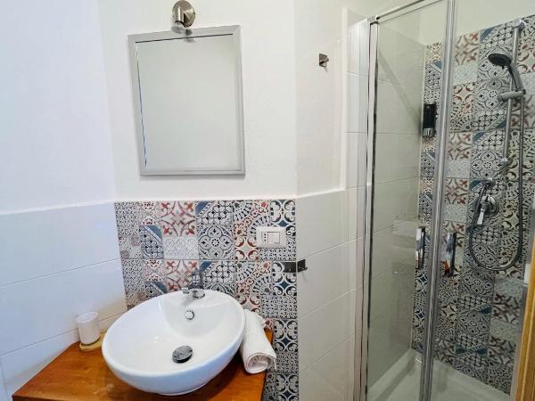 Les Chambres de Françoise Guest House : photo 7 de la chambre petite chambre double