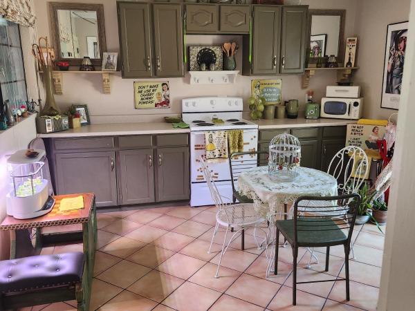 The Disciplinarium at Ironwood Terrace : photo 9 de la chambre appartement - vue sur piscine 