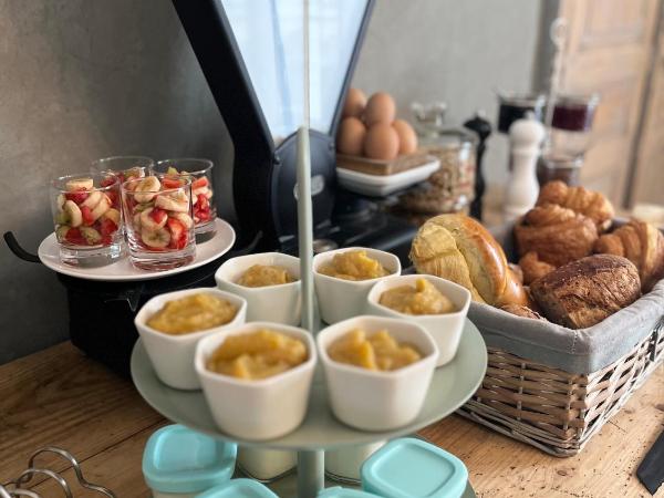 Le Clos Gabrielle : photo 7 de la chambre chambre double - vue sur piscine