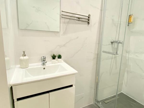 Golden Stay - B&B Experience : photo 1 de la chambre chambre lits jumeaux avec balcon