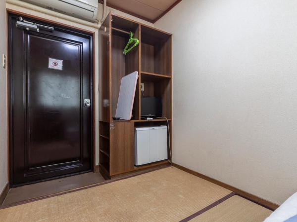 Business Hotel Kaga : photo 5 de la chambre japanese-style room up to 1 guest with shared bathroom - smoking