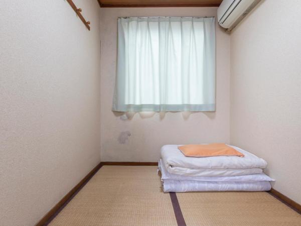 Business Hotel Kaga : photo 4 de la chambre japanese-style room up to 1 guest - shared bathroom - next to washroom - smoking