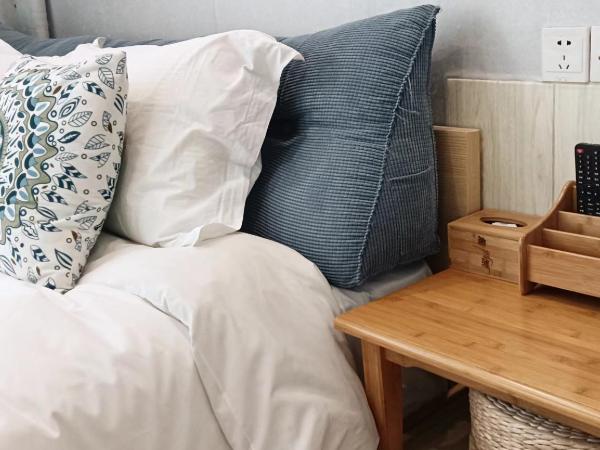 Hangzhou Citynest Music B&B 杭州栖息地音乐桌游民宿 : photo 2 de la chambre chambre double deluxe avec balcon