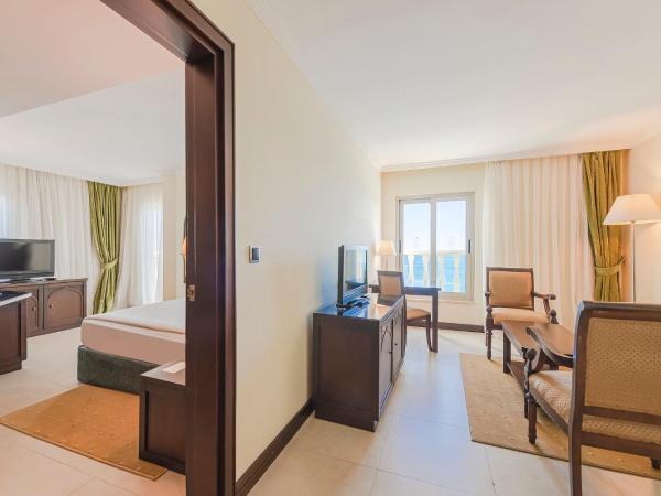 Crowne Plaza Antalya, an IHG Hotel : photo 7 de la chambre suite d'angle avec baignoire spa - non-fumeurs
