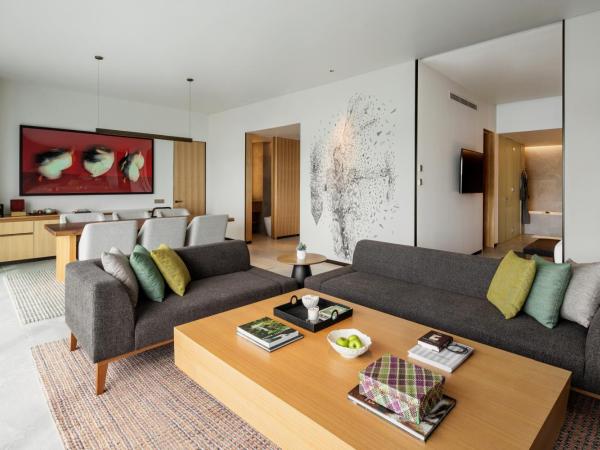 Hyatt Centric Kota Kinabalu : photo 4 de la chambre suite lit king-size